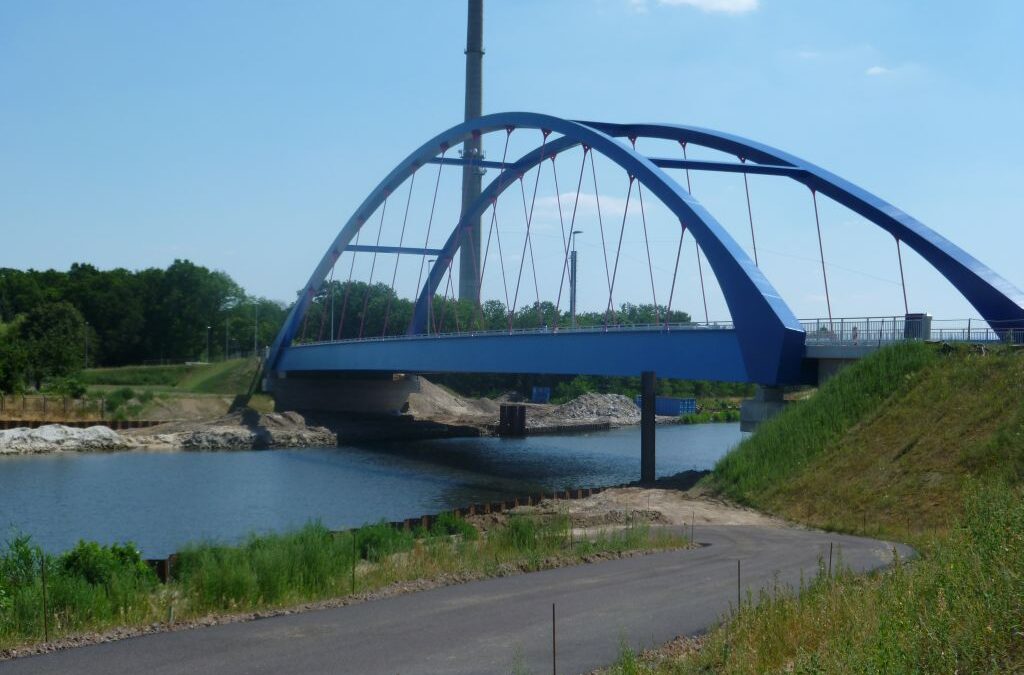 Straßenbrücke im Zuge der B 1 über den Elbe-Havel-Kanal
