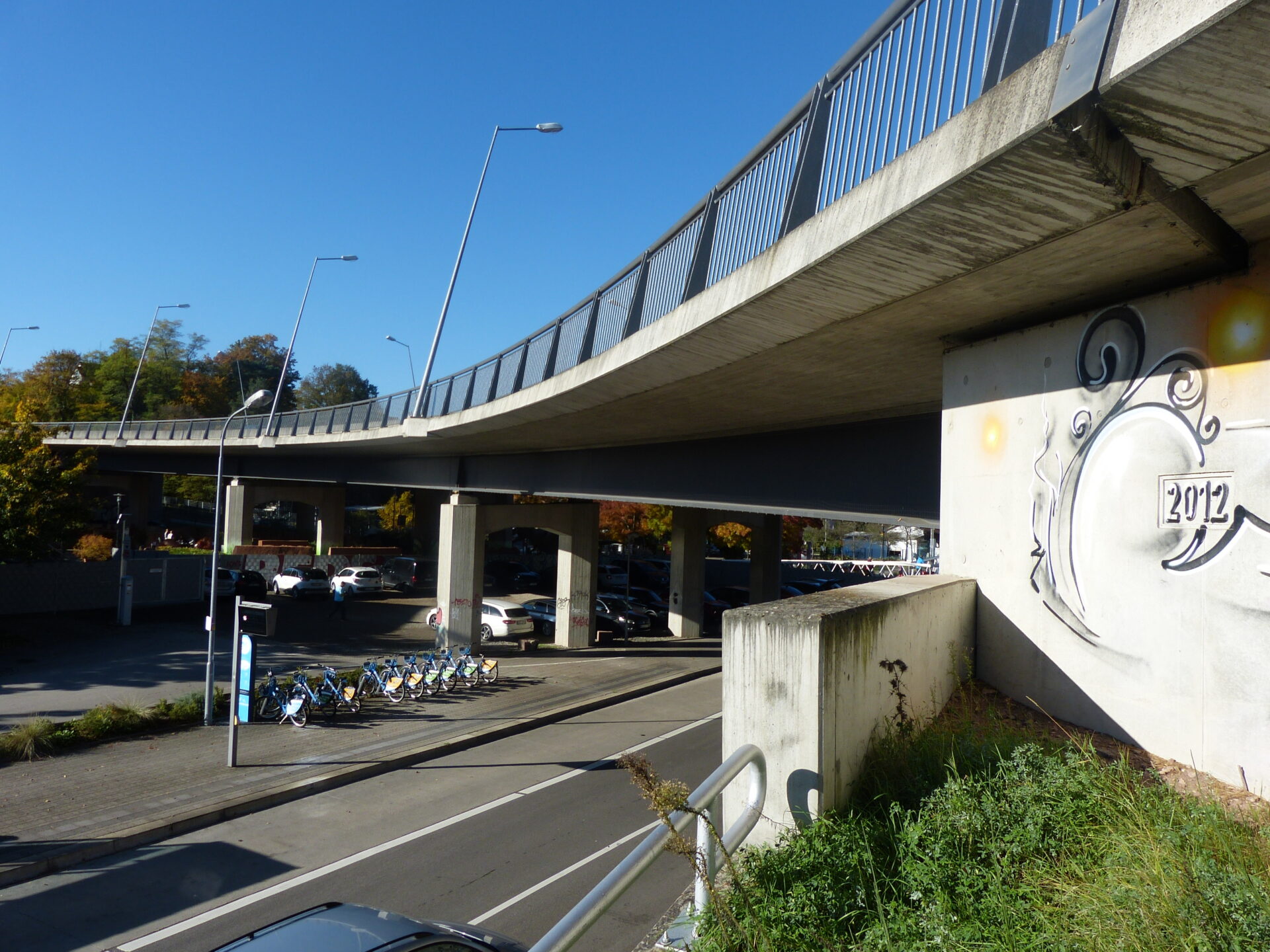 Abbruch und Wiederherstellung der Asphaltdecke am Bahnübergang BÜ55 – LBM Worms