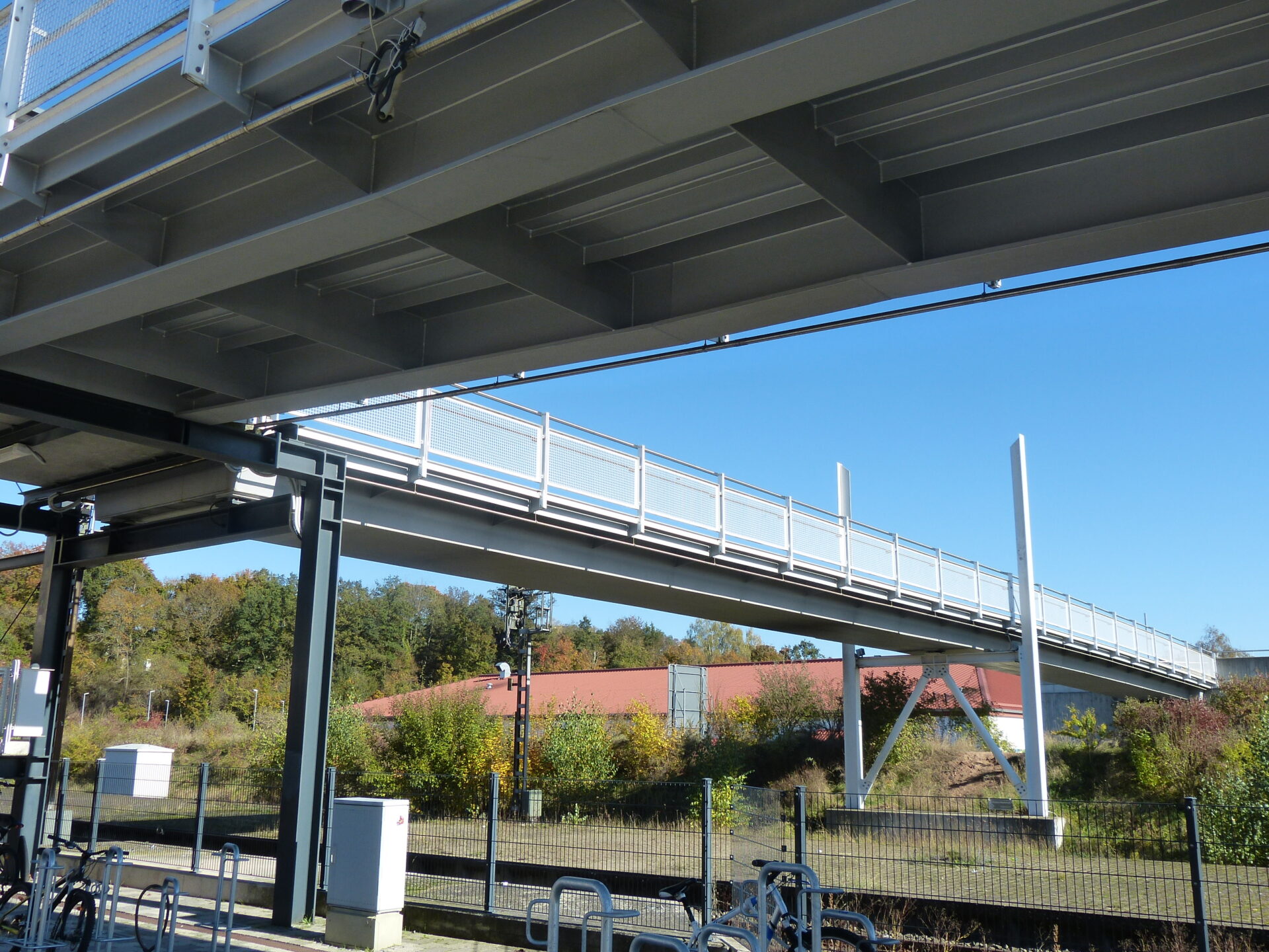 Abbruch und Wiederherstellung der Asphaltdecke am Bahnübergang BÜ55 – LBM Worms