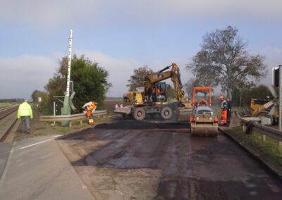 Asphaltarbeiten am Bahnübergang BÜ55 – Gensingen