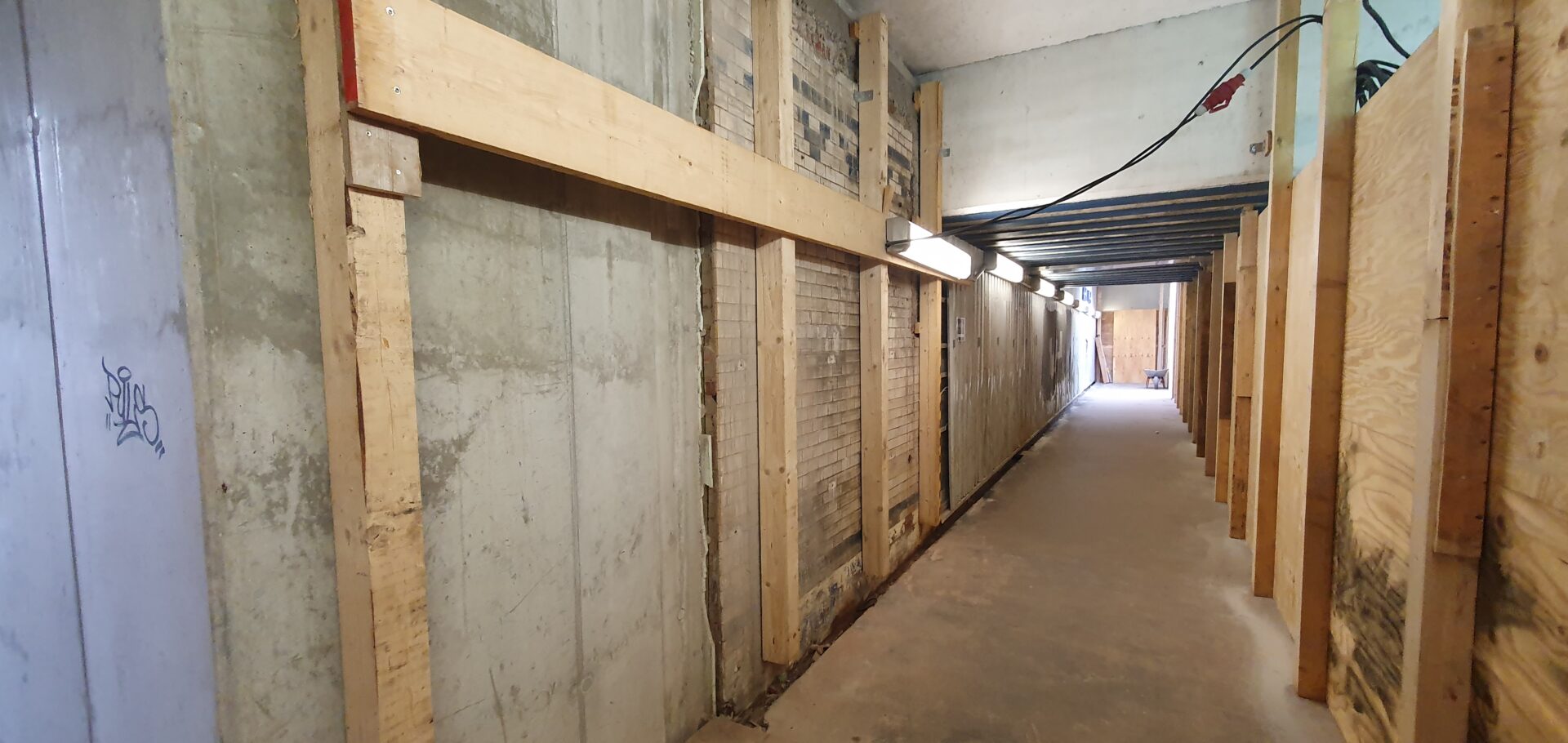 Abbruch und Wiederherstellung der Asphaltdecke am Bahnübergang BÜ55 – LBM Worms