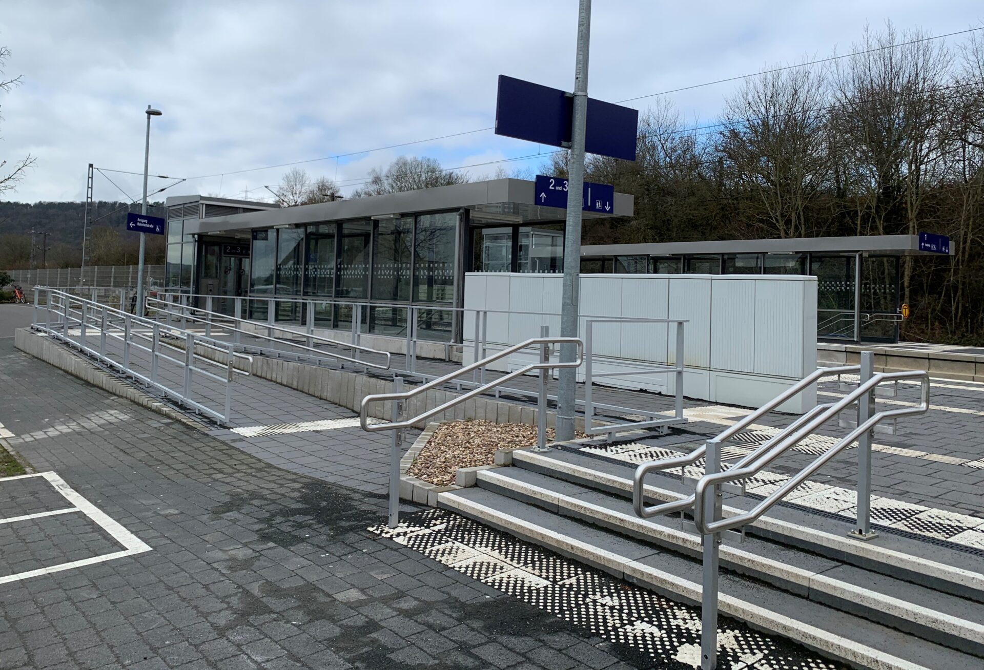 Abbruch und Wiederherstellung der Asphaltdecke am Bahnübergang BÜ55 – LBM Worms