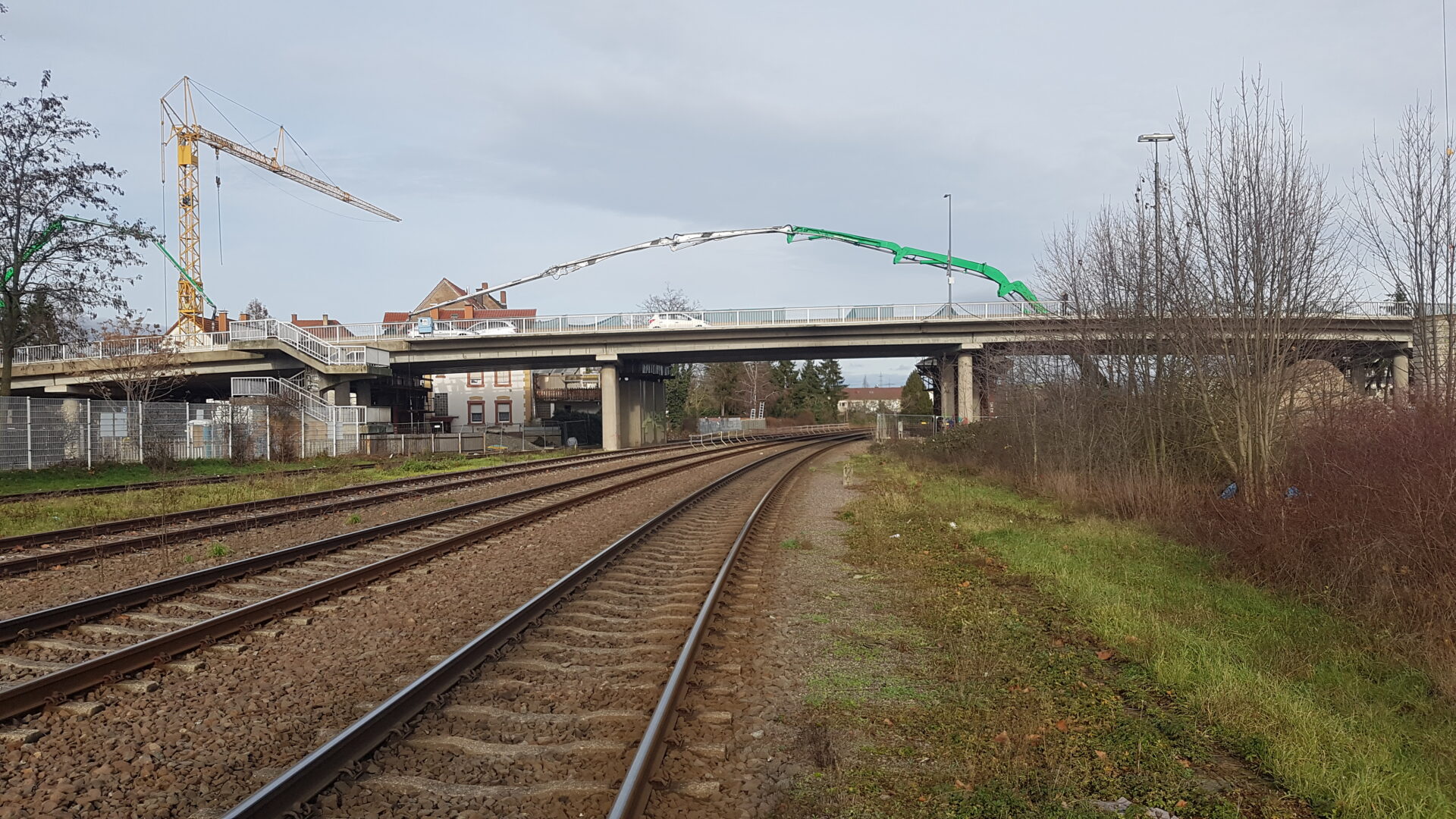 Abbruch und Wiederherstellung der Asphaltdecke am Bahnübergang BÜ55 – LBM Worms