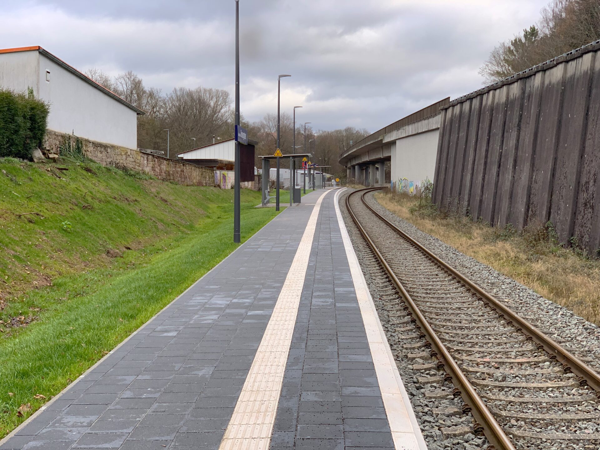 Abbruch und Wiederherstellung der Asphaltdecke am Bahnübergang BÜ55 – LBM Worms