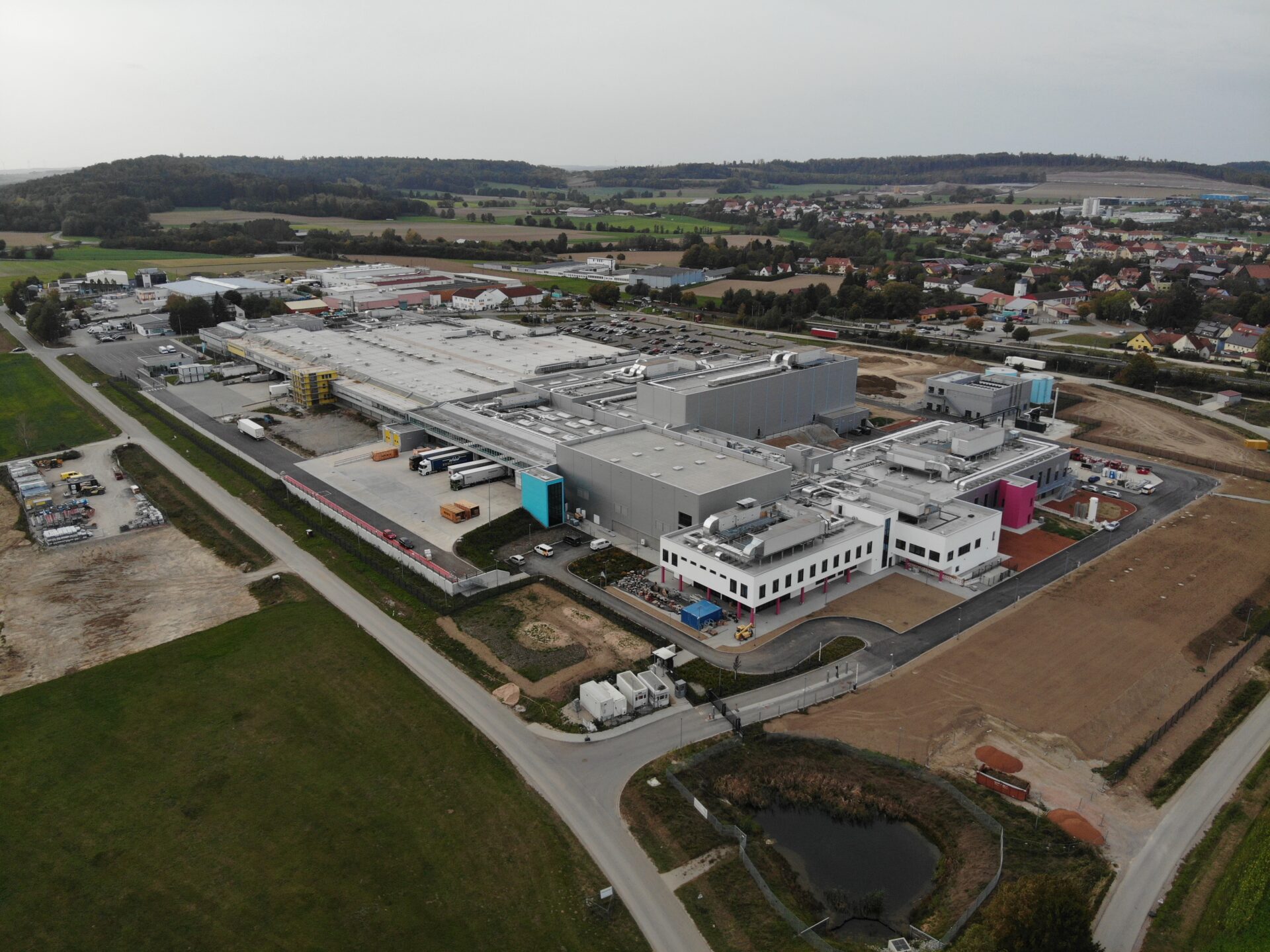 Abbruch und Wiederherstellung der Asphaltdecke am Bahnübergang BÜ55 – LBM Worms