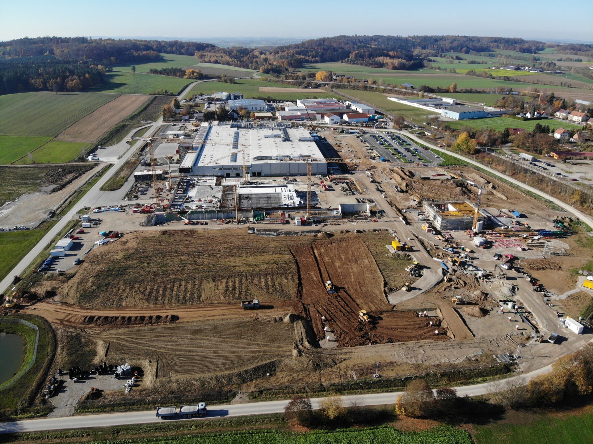 Abbruch und Wiederherstellung der Asphaltdecke am Bahnübergang BÜ55 – LBM Worms
