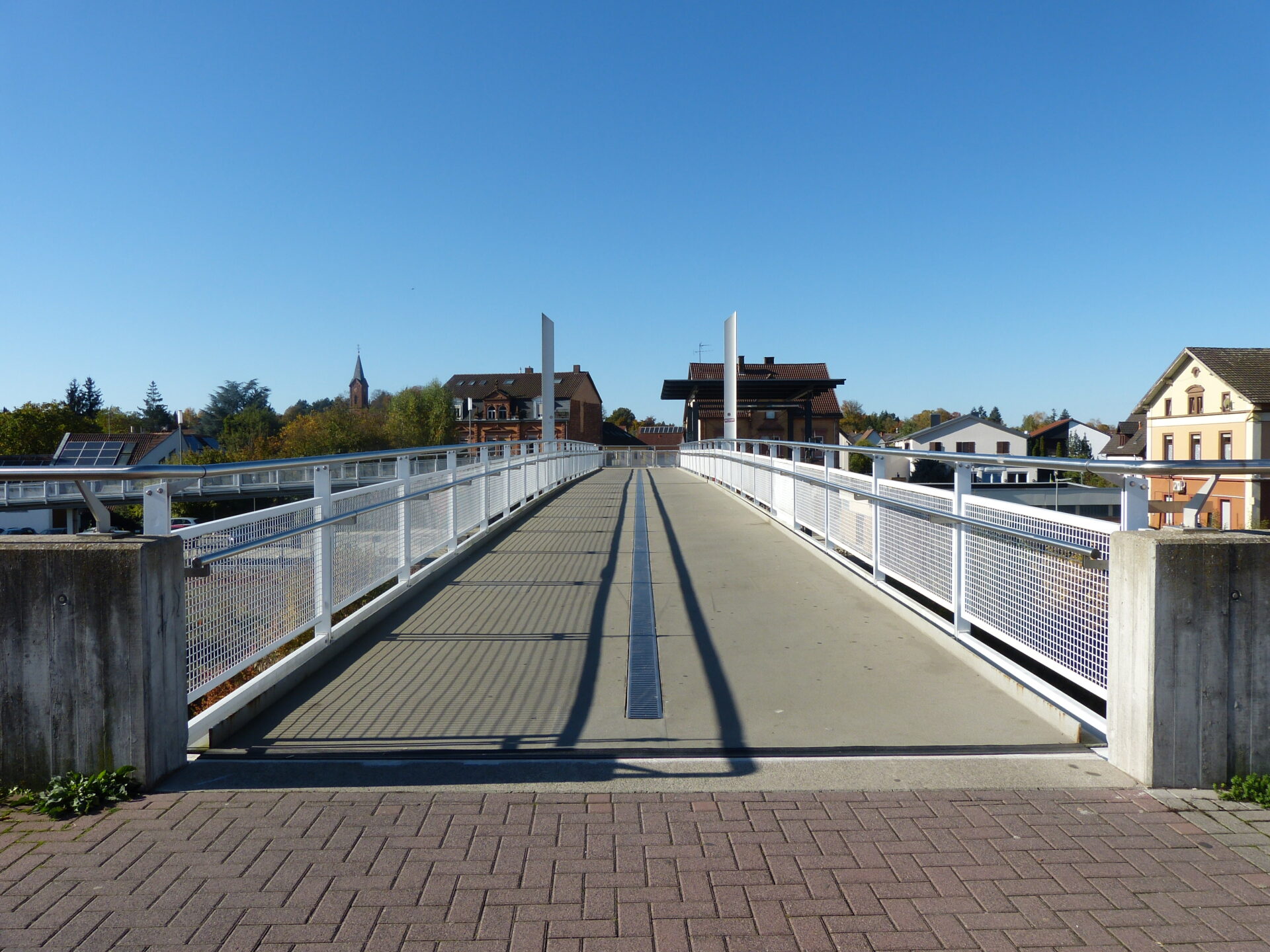 Abbruch und Wiederherstellung der Asphaltdecke am Bahnübergang BÜ55 – LBM Worms