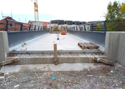 Stützwand und Rad-/Gehwegüberführung – Merowingerstraße, Landau