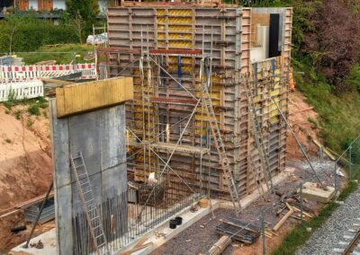 Stützwand und Rad-/Gehwegüberführung – Merowingerstraße, Landau