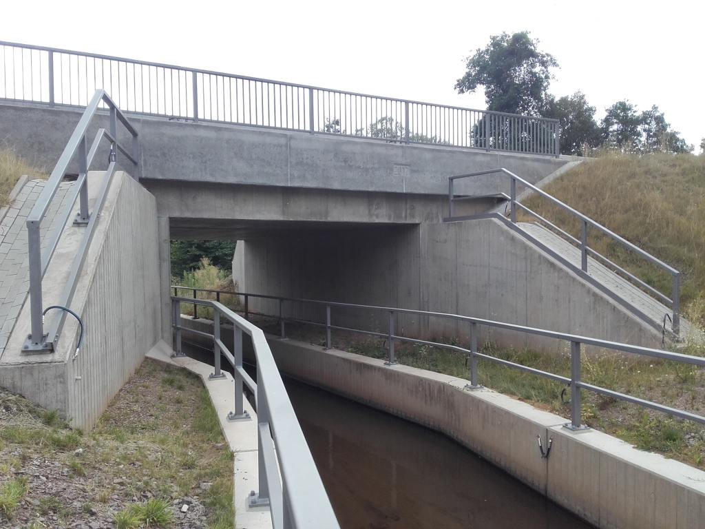Abbruch und Wiederherstellung der Asphaltdecke am Bahnübergang BÜ55 – LBM Worms