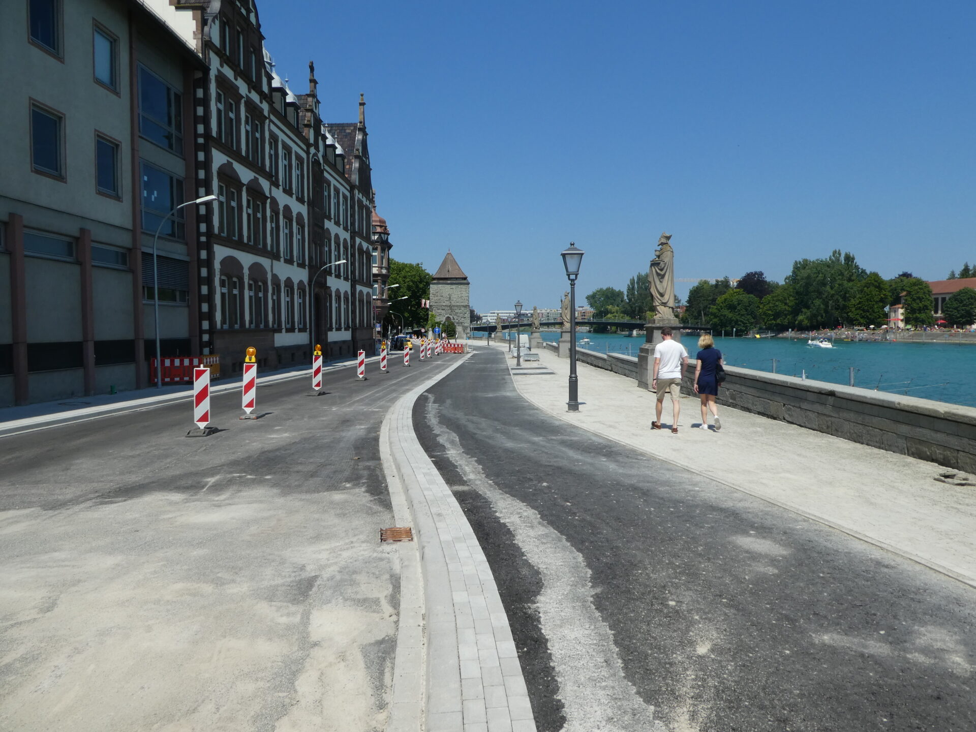 Abbruch und Wiederherstellung der Asphaltdecke am Bahnübergang BÜ55 – LBM Worms