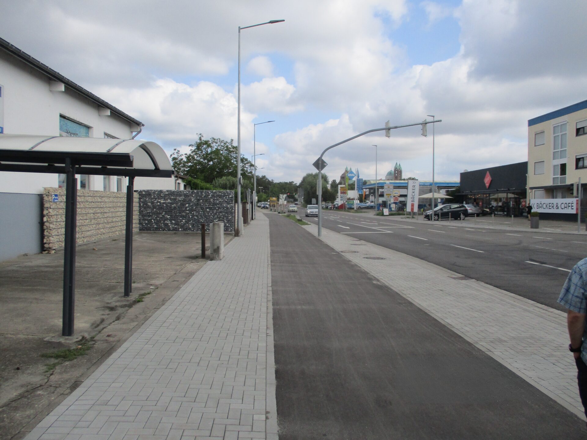 Abbruch und Wiederherstellung der Asphaltdecke am Bahnübergang BÜ55 – LBM Worms